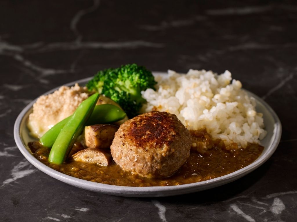 野菜の旨味たっぷり肉厚ハンバーグカレー